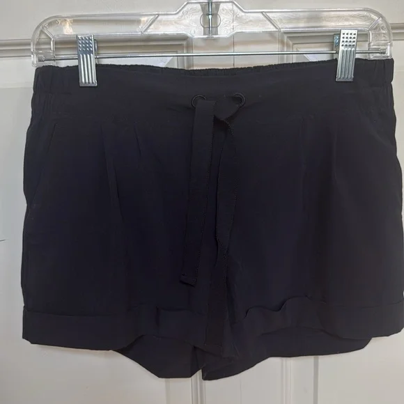 Lululemon Spring Break Away cuffed Linerless drawstring Shorts black Size 6 - Picture 3 of 7